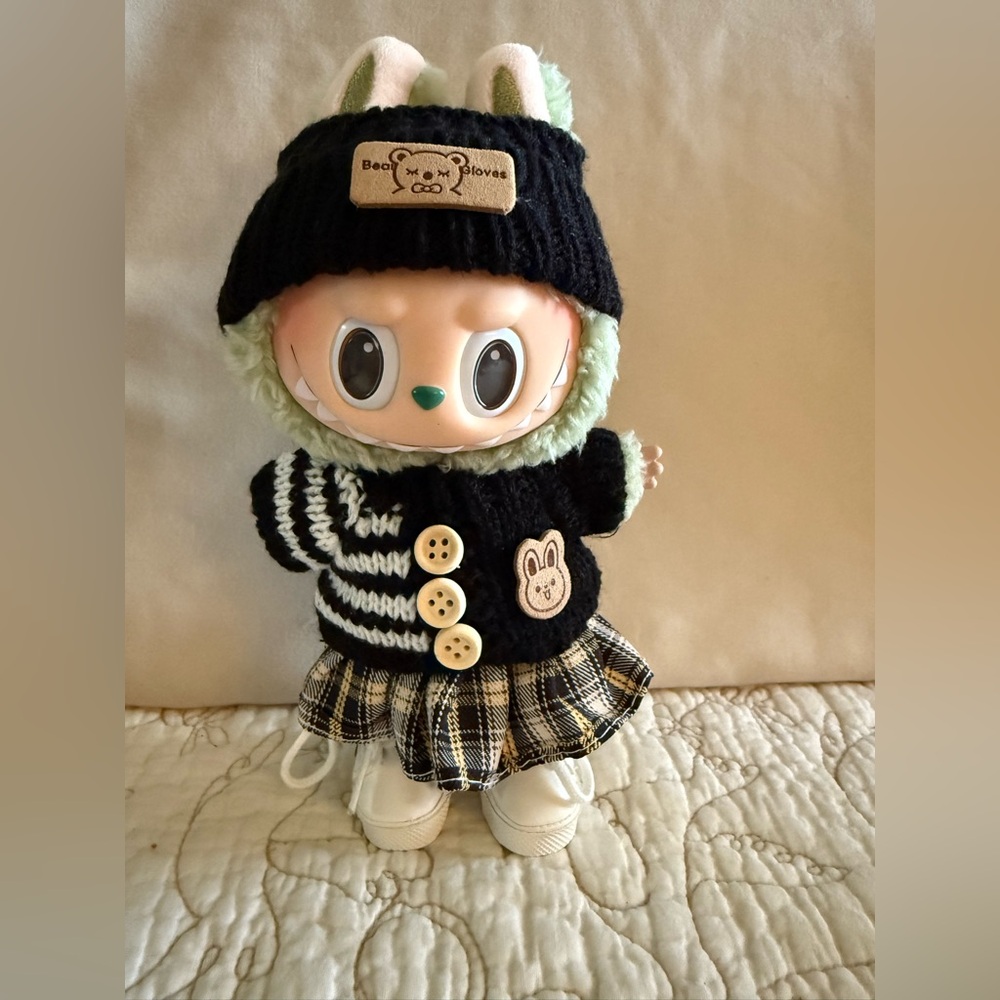 🔥 Fire Sale 🔥
Labubu or other Doll Black and White Outfit with Hat